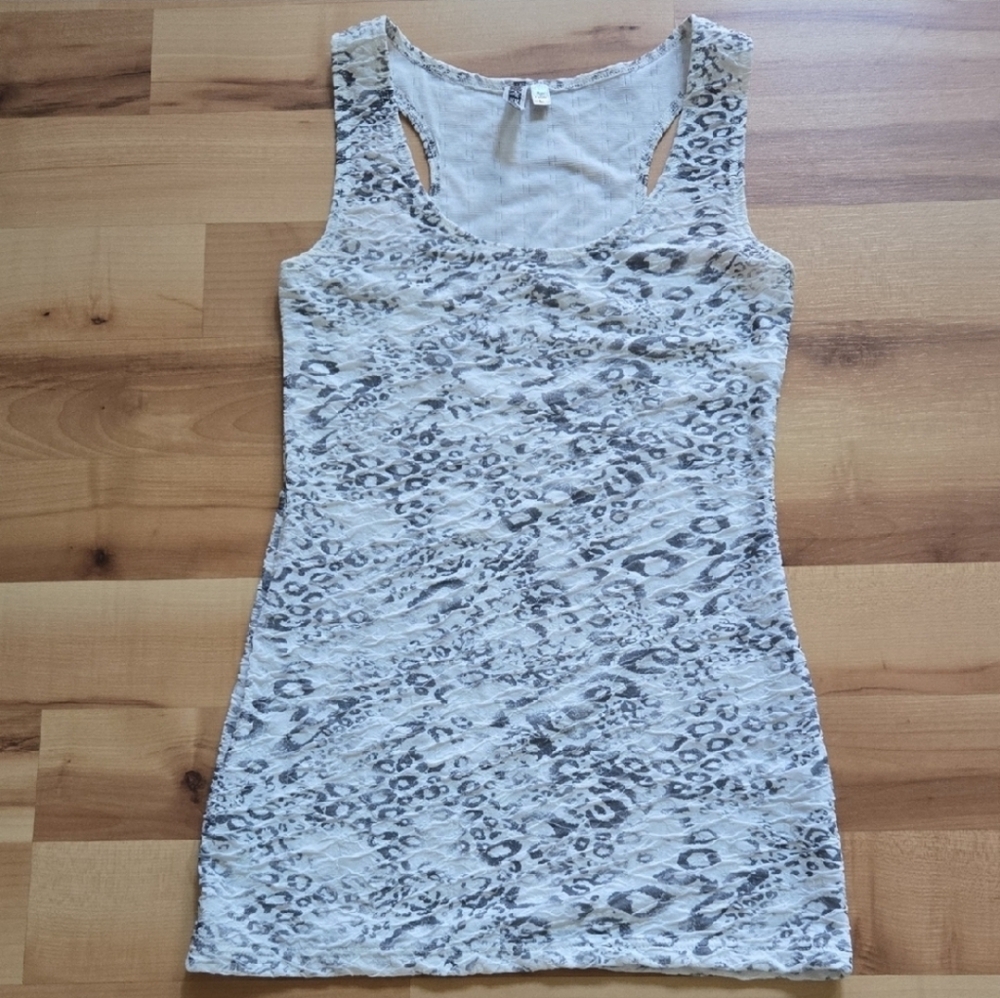 🩶🤍 BKE Leopard Print Tank Top in Gray and White